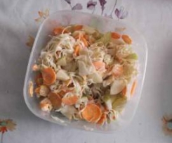 INSALATA DI CAVOLO CRUDO E YOGURT