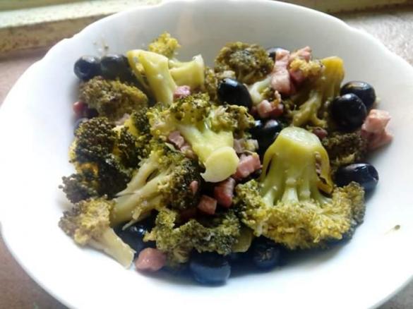 Broccoli stufati con pancetta e olive
