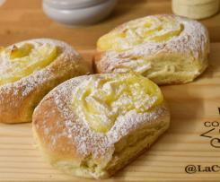Brioches con vortice di crema