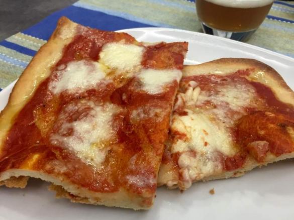 Pizza dell'ultimo momento con lievito madre non rinfrescato (da frigo)