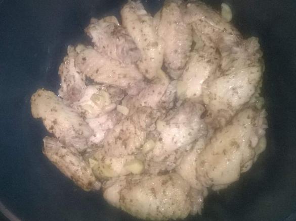 RICETTA ALETTE DI POLLO ALLA STEFY CON OLIVE NERE E VERDI