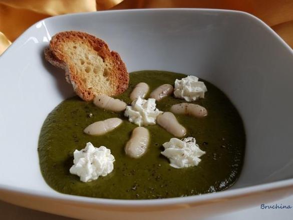 Crema di cavolo nero con fagioli cannellini e robiola