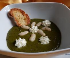 Crema di cavolo nero con fagioli cannellini e robiola