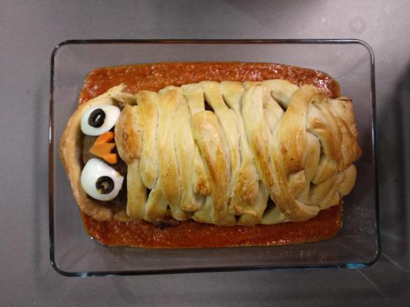 Mummia di Halloween (Polpettone ripieno in crosta di panbrioche)