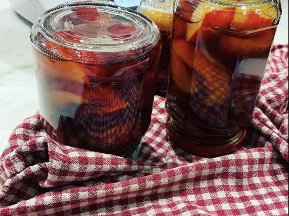 Susine nere sciroppate al limoncello