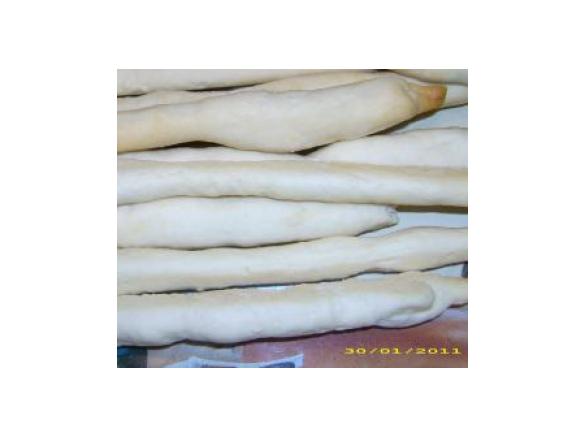 Grissini con pasta brisée al vino.