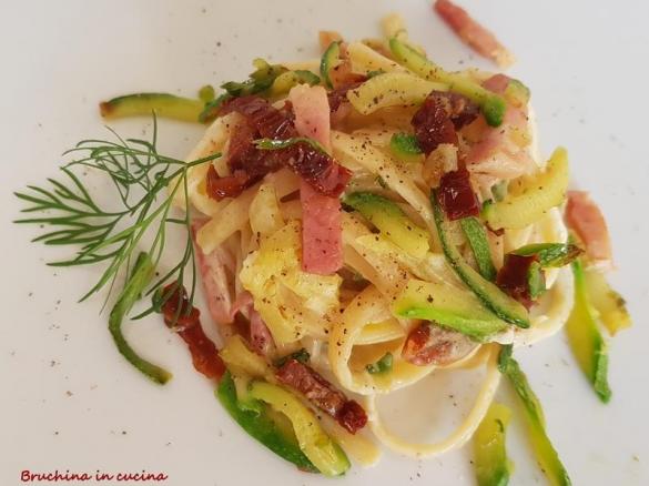 Linguine con zucchine e prosciutto