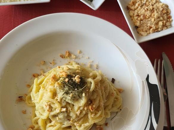 Spaghetti alla crema di finocchi e nocciole