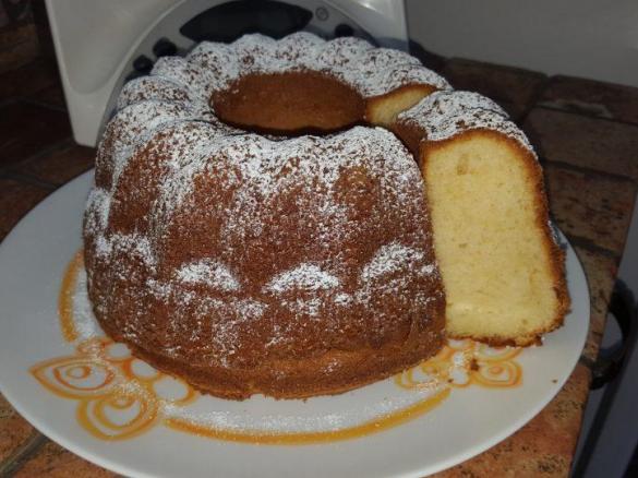 Ciambella con yogurt alla fragola