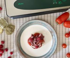 Totani sottovuoto con pomodori e lamponi
