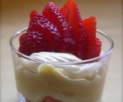 Velocissimo dessert al bicchiere con crema di mascarpone e fragole