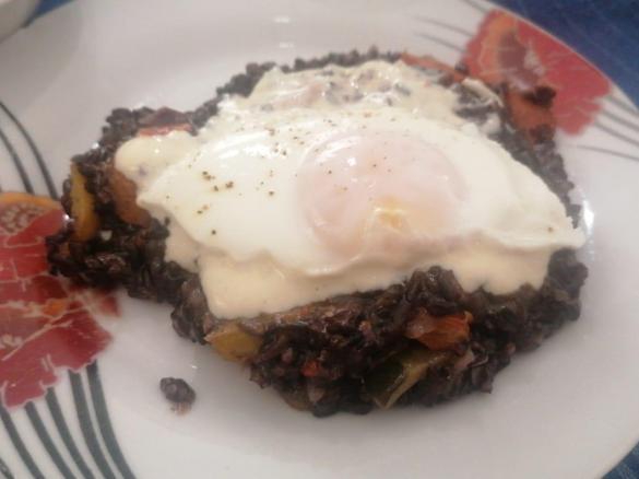 VENERE CON VERDURE SALSA ALLO YOGURT E UOVA A VAPORE