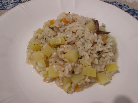 Risotto con patate e acciughe