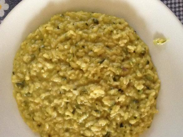 Riso integrale con zucchine e caprino