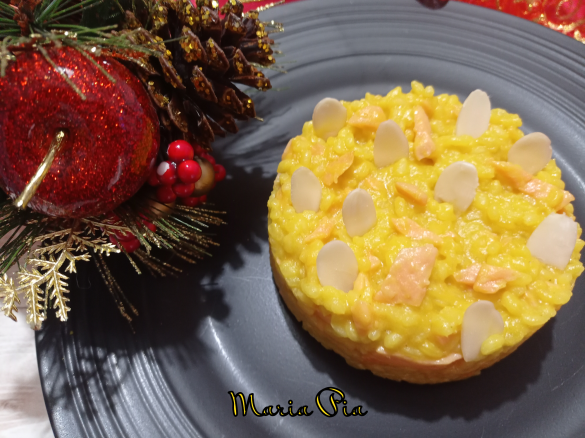 RISOTTO CON ZAFFERANO MELA E SALMONE AFFUMICATO