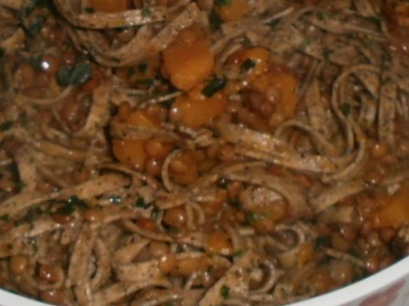 Tagliolini di grano saraceno lenticchie e zucca