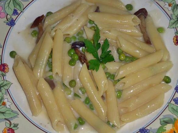 PASTA CON PISELLI E FUNGHI