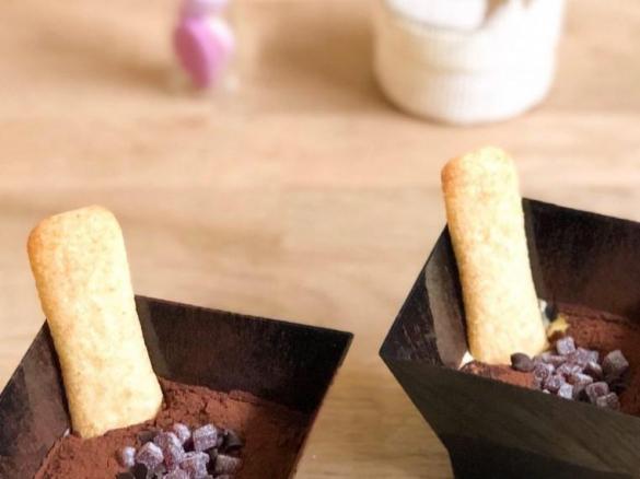 Coppette di crema al mascarpone frutti rossi e cioccolato