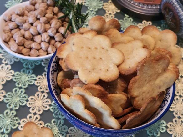Crackers di ceci e rosmarino