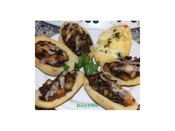 Patate farcite con funghi o formaggi