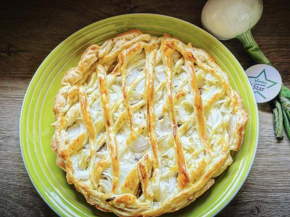 Crostata salata cipolle fresche e acciughe