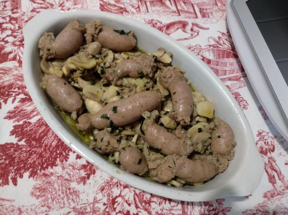 Salsiccia con contorno di champignon