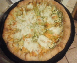 Pizza con lievito madre con cornicione ripieno di ricotta