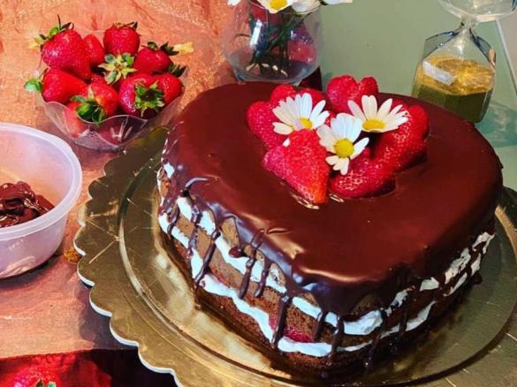 Torta cuore al cioccolato senza glutine per la festa della mamma