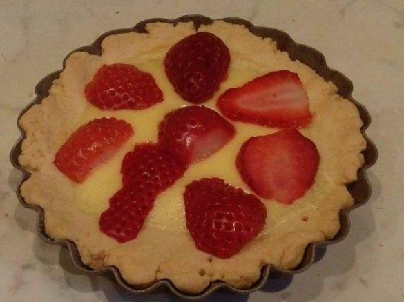 CROSTATINE ALLA CREMA PASTICCERA E FRAGOLE 