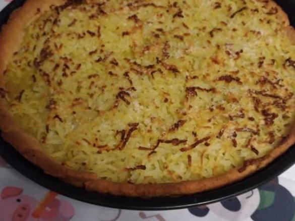 Torta salata con porri, patate e curry