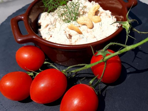 Salsa con Formaggio spalmabile fresco Anacardi Pomodori secchi e Finocchietto Selvatico a modo mio (Contest Pesto e Condimenti)
