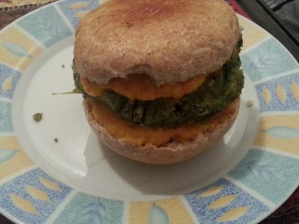 Veganburger di fagioli e cavolo nero