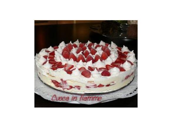 Meringata al cioccolato bianco e fragole