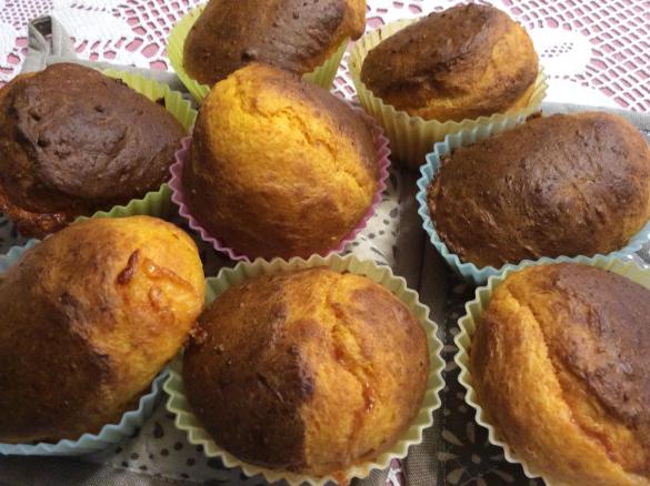 Variante di Muffin alla zucca con cuore al formaggio