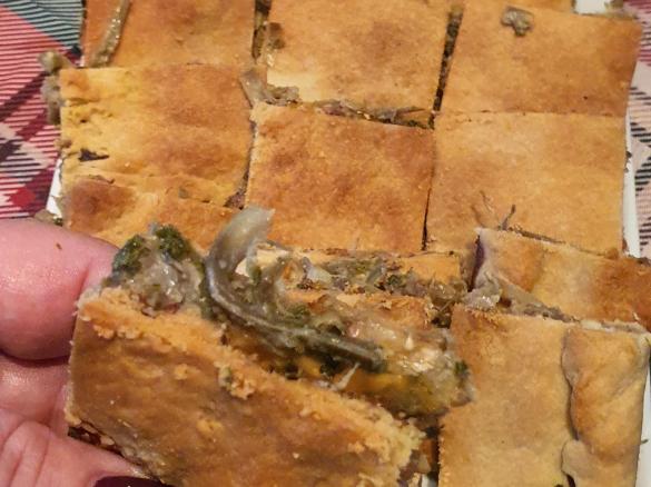 Sfogliata con carciofi e salsiccia