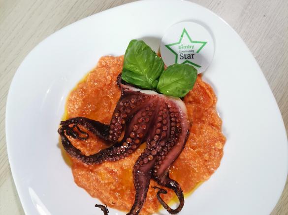 Polipo in sottovuoto su letto di carote