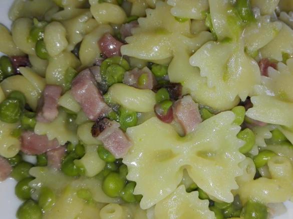 PASTA MISTA PISELLI E SPECK