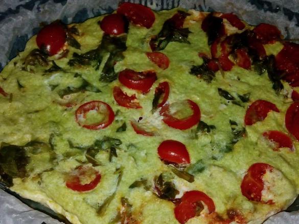 Frittata con trito di basilico, pomodorini e rucola 
