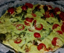 Frittata con trito di basilico, pomodorini e rucola 