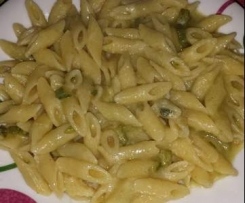 Mezze penne con zucchine, peperoncino e curry