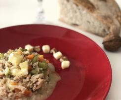 Riso ai cinque cereali con sedano carote Brie e noci