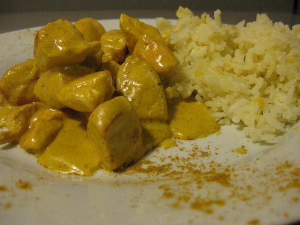 Pollo con cipolle al curry