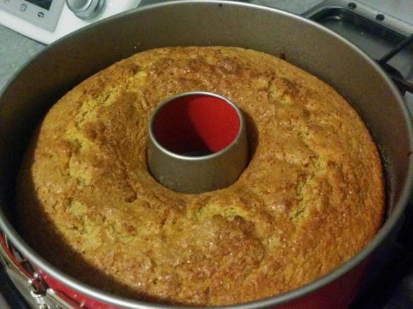 Ciambellone integrale mela carota e zenzero