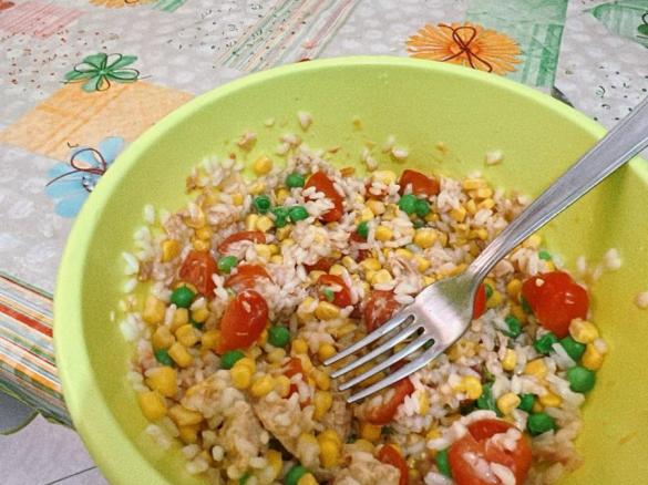 Riso con verdure e tonno