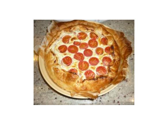 Torta salata ai 4 formaggi con pomodorini e semi di papavero