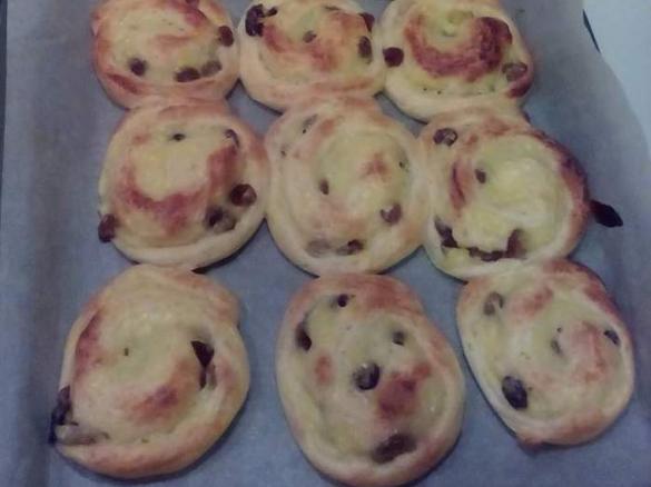 girelle con uvetta e crema