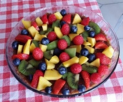 TORTA DI DATTERI E FRUTTI DI BOSCO