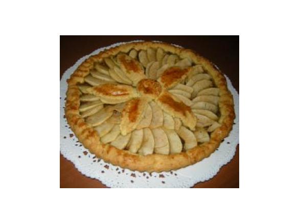 Crostata reale con mele, amaretti e confettura