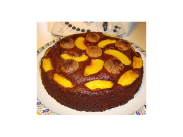 torta al cioccolato fondente con amaretti e pesche