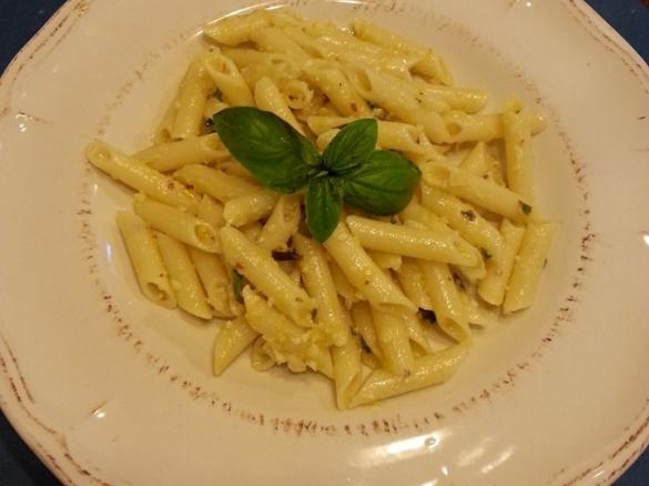 Penne riso mais e quinoa al pesto agrumato